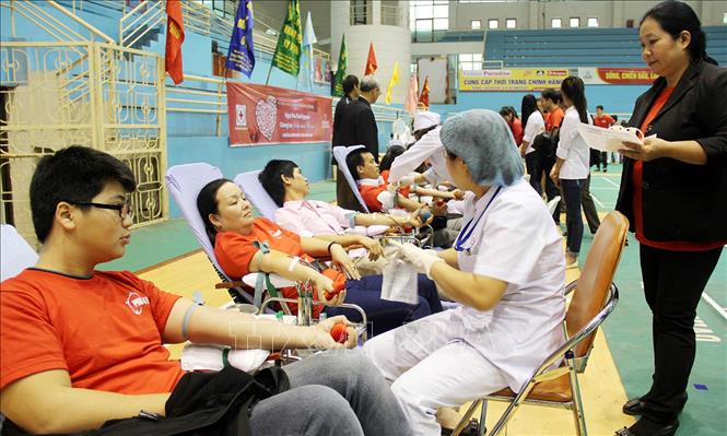 Trong ảnh: Đoàn viên, thanh niên tỉnh Thái Nguyên tham gia hiến máu tình nguyện. Ảnh: Thu Hằng – TTXVN 