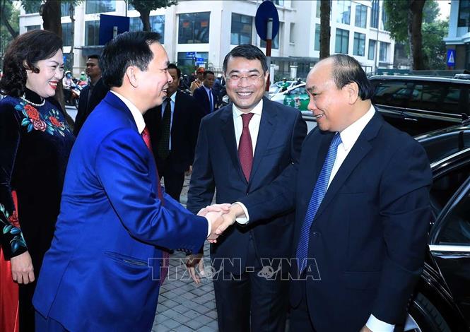 Trong ảnh: Phó Thống đốc Ngân hàng Nhà nước Việt Nam Đào Minh Tú đón Thủ tướng Nguyễn Xuân Phúc đến dự hội nghị. Ảnh: Thống Nhất – TTXVN
