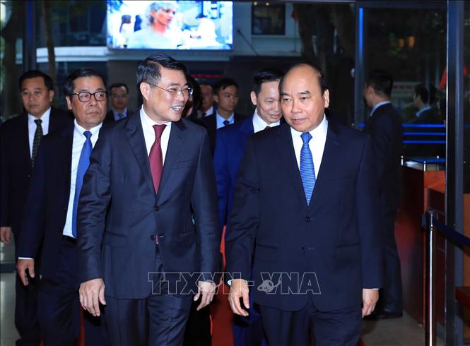 Trong ảnh: Thống đốc Ngân hàng Nhà nước Việt Nam Lê Minh Hưng đón Thủ tướng Nguyễn Xuân Phúc đến dự hội nghị. Ảnh: Thống Nhất – TTXVN
