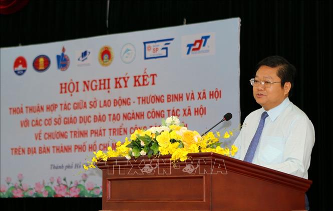 Giám đốc Sở Lao động, Thương binh và Xã hội Thành phố Hồ Chí Minh Lê Văn Thinh phát biểu tại Hội nghị. Ảnh: Thanh Vũ - TTXVN

