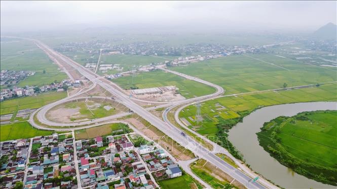 Nút giao với QL7C qua xã Nghi Phương, huyện Nghi Lộc, tỉnh Nghệ An. Ảnh: TTXVN