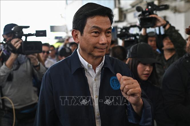 (Tư liệu) Bộ trưởng Ngoại giao Thái Lan Parnpree Bahiddha-Nukara phát biểu với báo giới trong chuyến thị sát cửa khẩu Tak ở biên giới với Myanmar, ngày 12/4/2024. Ảnh: AFP/TTXVN