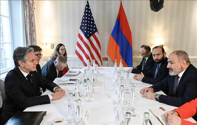 (Tư liệu) Ngoại trưởng Mỹ Antony Blinken trong cuộc hội đàm với Thủ tướng Armenia Nikol Pashinyan bên lề Hội nghị An ninh Munich (Đức) ngày 17/2/2024. Ảnh: AFP/TTXVN