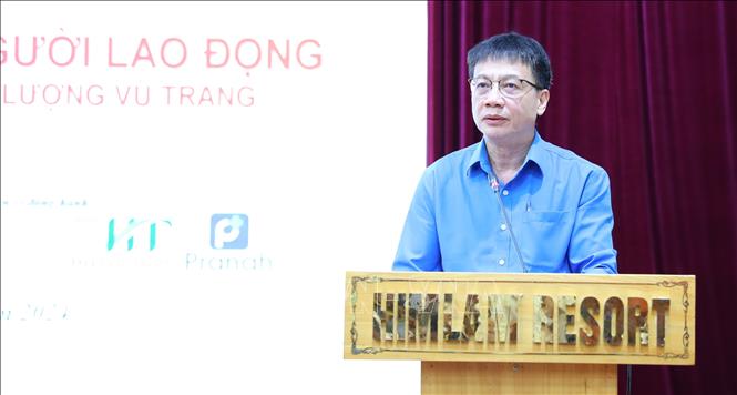 Khối trưởng khối thi đua số 2, Chủ tịch Công đoàn Giáo dục Việt Nam Nguyễn Ngọc Ân phát biểu tại chương trình. Ảnh: Phan Quân - TTXVN