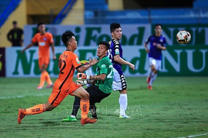 [23/06/2018 22:50:14] Trong ảnh: Tình huống dẫn tới bàn thắng của cầu thủ số 29 của Hà Nội FC Ngân Văn Đại 24' cần bằng tỉ số 1-1 với SHB Đà Nẵng. Ảnh: Trọng Đạt-TTXVN 