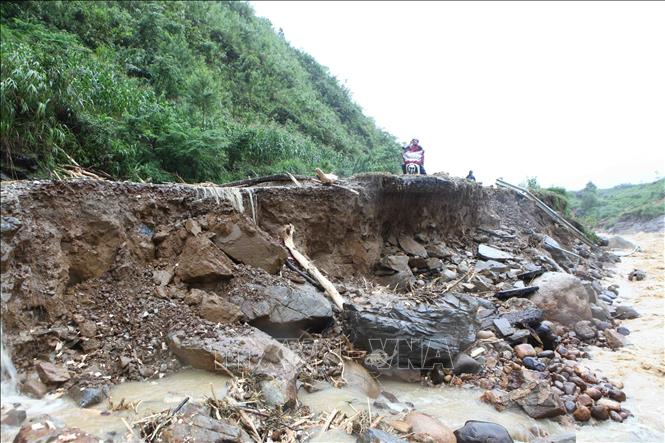 [24/06/2018 17:28:21] Trong ảnh: Quốc lộ 4D Lai Châu – Lào Cai đoạn qua bản Chu Va 12, xã Sơn Bình, huyện Tam Đường bị hư hỏng nặng. Ảnh: Quý Trung - TTXVN 
