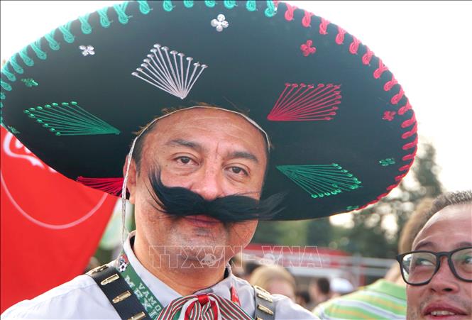 [24/06/2018 22:29:01]  Một CĐV người Mexico với bộ ria khá đặc biệt. Ảnh: Trần Xuân Giáp - TTXVN  