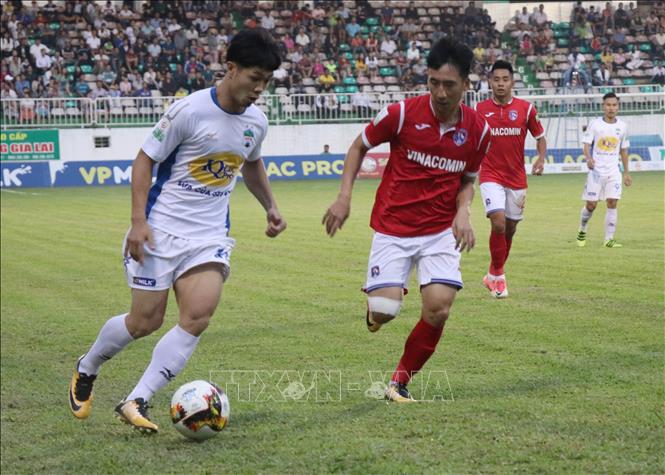[26/06/2018 20:37:20] Trong ảnh: Một pha tranh chấp bóng của cầu thủ hai đội. Ảnh: Dư Toán – TTXVN.