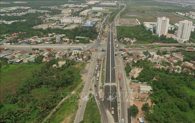[29/06/2018 14:13:09] Trong ảnh: Cầu vượt vòng xoay Mỹ Thủy. Ảnh: Quang Nhựt - TTXVN
