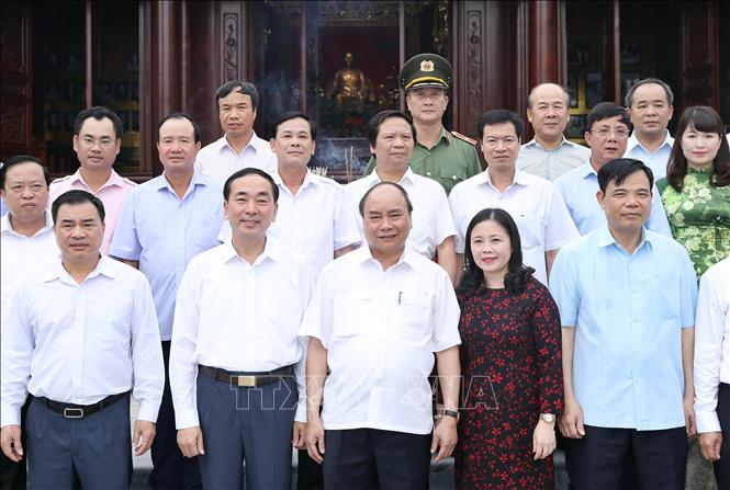 [30/06/2018 16:15:53] Trong ảnh: Thủ tướng Nguyễn Xuân Phúc và các đồng chí lãnh đạo tỉnh Thái Nguyên. Ảnh: Thống Nhất – TTXVN
