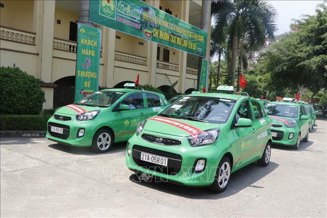 Trong ảnh: Xe taxi Mai Linh tại Yên Bái. Ảnh: Đức Tưởng - TTXVN