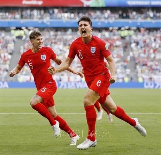 Trong ảnh: Pha ăn mừng bàn thắng của cầu thủ Harry Maguire (phải) trong trận đấu giữa Anh và Thụy Điển tại Vòng Tứ kết World Cup 2018 ở Samara, Nga ngày 7/7. Ảnh: Kyodo/TTXVN