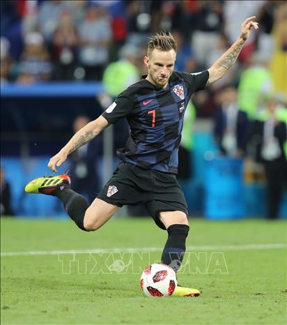 Trong ảnh: Tiền vệ Ivan Rakitic sút penalty trong trận đấu với đội tuyển Nga  tại vòng tứ kết World Cup 2018 diễn ra ở Sochi, Nga ngày 7/7. Ảnh; THX/TTXVN