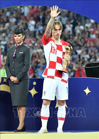 Trong ảnh: Luka Modric xuất sắc giành được danh hiệu Quả bóng Vàng FIFA. Ảnh: THX/ TTXVN 