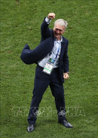 Trong ảnh: Niềm vui của huấn luyện viên tuyển Pháp Didier Deschamps. Ảnh: THX/TTXVN