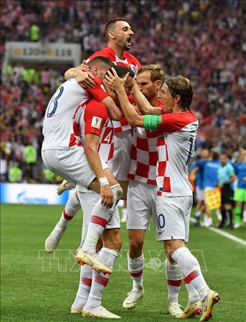 Trong ảnh: Các cầu thủ Croatia ăn mừng bàn thắng gỡ hòa 1-1 vào lưới đối thủ Pháp trong trận chung kết World Cup 2018 diễn ra ở Moskva, Nga ngày 15/7. Ảnh: THX/TTXVN
