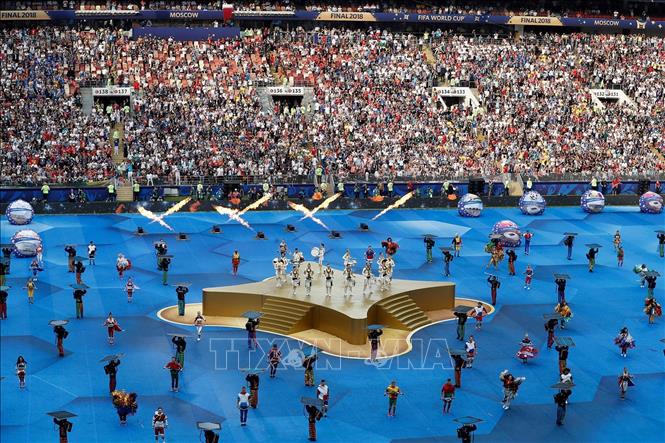 Trong ảnh: Các vũ công trình diễn tại lễ bế mạc World Cup 2018 ở sân vận động Luzhniki, thủ đô Moscow, Nga tối 15/7. Ảnh: AFP/TTXVN