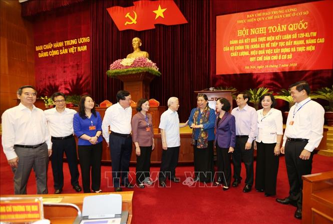 Trong ảnh : Tổng Bí thư Nguyễn Phú Trọng với các đại biểu dự hội nghị. Ảnh : Trí Dũng - TTXVN