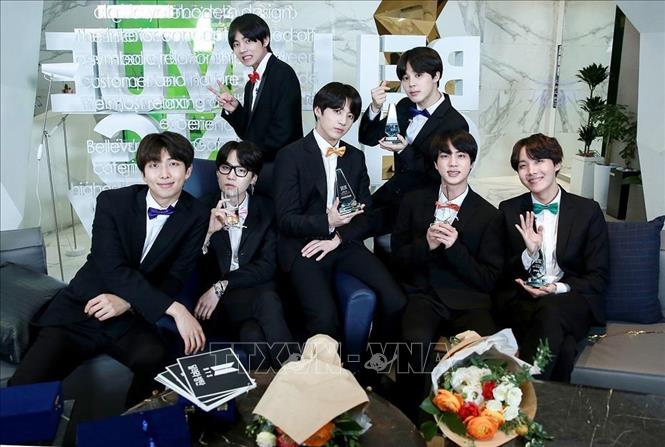 Trong ảnh: Các thành viên nhóm nhạc BTS. Ảnh: Yonhap/ TTXVN