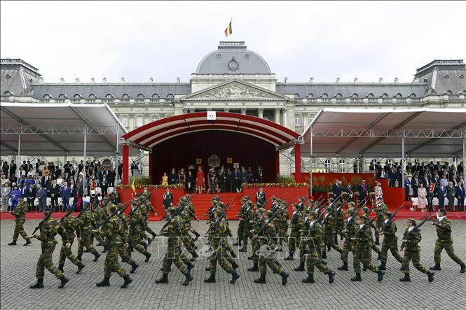 Trong ảnh: Binh sĩ Bỉ tham gia diễu binh kỷ niệm ngày Quốc khánh 21/7 tại Brussels. Ảnh: AFP/TTXVN