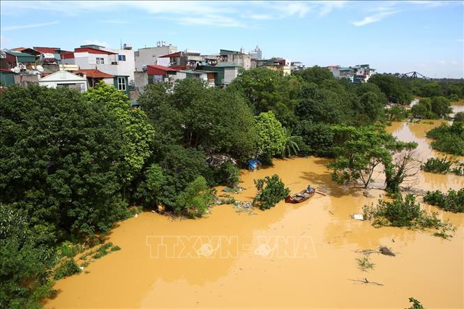 Trong ảnh: Mưa lớn ở thượng nguồn đổ về khiến mực nước sông Hồng lên cao, bãi giữa sông Hồng (Hà Nội) mênh mông nước (ảnh chụp 22/7/2018). Ảnh: Minh Quyết – TTXVN