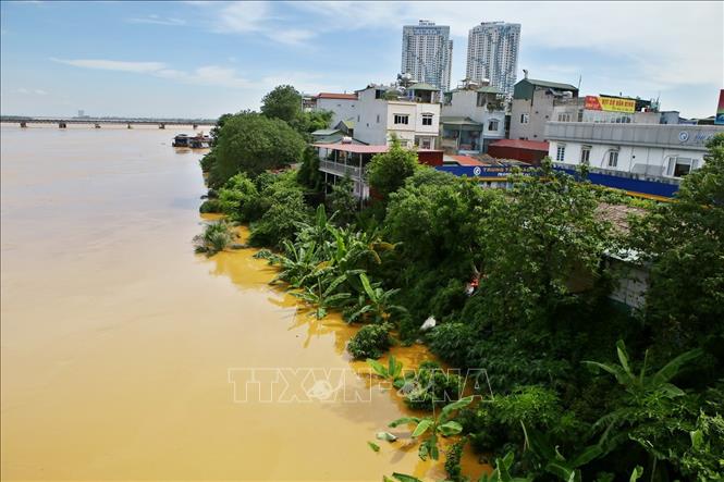 Trong ảnh: Mưa lớn ở thượng nguồn đổ về khiến mực nước sông Hồng lên cao (ảnh chụp 22/7/2018). Ảnh: Minh Quyết – TTXVN