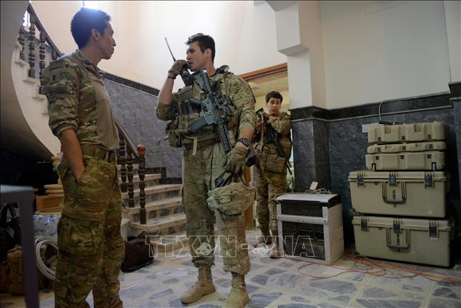 Trong ảnh: Binh sĩ Mỹ làm công tác cố vấn cho các lực lượng Iraq tại thành phố Mosul ngày 21/6/2017. Ảnh: AFP/TTXVN