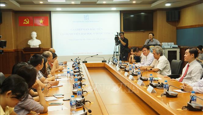 Trong ảnh: Các bác sỹ Bệnh viện y dược Thành phố Hồ Chí Minh báo cáo kết quả thành công ca ghép gan đầu tiên. Ảnh: Đinh Hằng – TTXVN