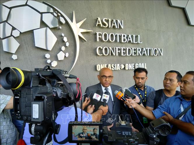 Trong ảnh: Tổng thư ký AFC Dato' Windsor John trả lời phỏng vấn báo chí sau Lễ bốc thăm. Ảnh: Hà Ngọc - PV TTXVN tại Malaysia