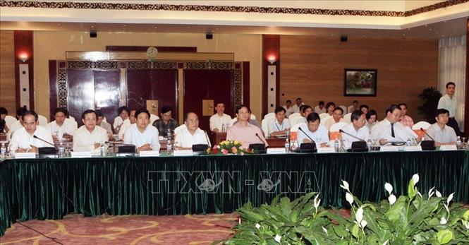 Ngày 3/8/2008, tại Hà Nội, Thủ tướng Nguyễn Tấn Dũng dự cuộc họp các nhà tư vấn nước ngoài báo cáo Thường trực Chính phủ ý tưởng nghiên cứu quy hoạch xây dựng thủ đô Hà Nội mở rộng.  Ảnh: Đức Tám - TTXVN
