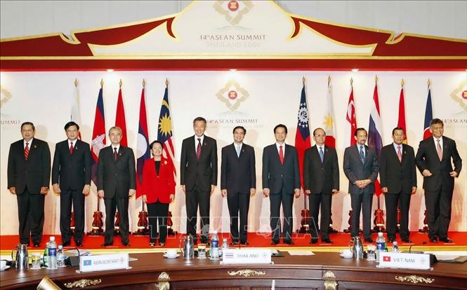 Trong ảnh: Thủ tướng Nguyễn Tấn Dũng và các trưởng đoàn dự Hội nghị Cấp cao ASEAN lần thứ 14 tại  Hua Hin (Thái Lan) ngày 29/2/2009. Ảnh: Đức Tám - TTXVN