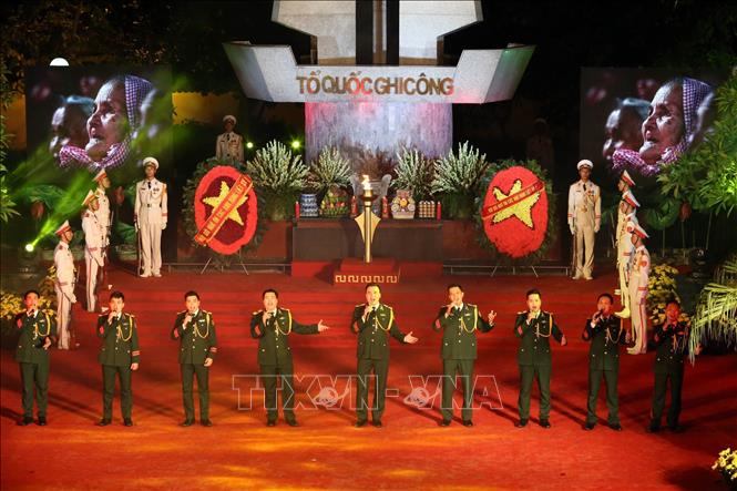 Trong ảnh: Chương trình nghệ thuật tri ân các Anh hùng, Liệt sĩ tại buổi Lễ . Ảnh: Anh Tuấn – TTXVN