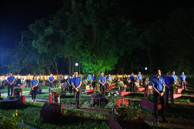 Trong ảnh: Lễ tri ân các anh hùng liệt sĩ tại nghĩa trang Sơn Tây (Hà Nội) Ảnh: Minh Quyết - TTXVN