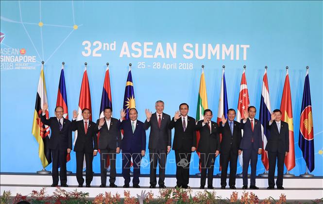 Năm 2024 đánh dấu kỷ niệm 55 năm ngày thành lập ASEAN. Sự kiện này đánh dấu bước ngoặt mới trong quá trình đoàn kết và phát triển của các nước Đông Nam Á. Hãy cùng xem lại hình ảnh về lá cờ hiệp hội và cảm nhận sự tiến bộ của khu vực trong 55 năm qua.