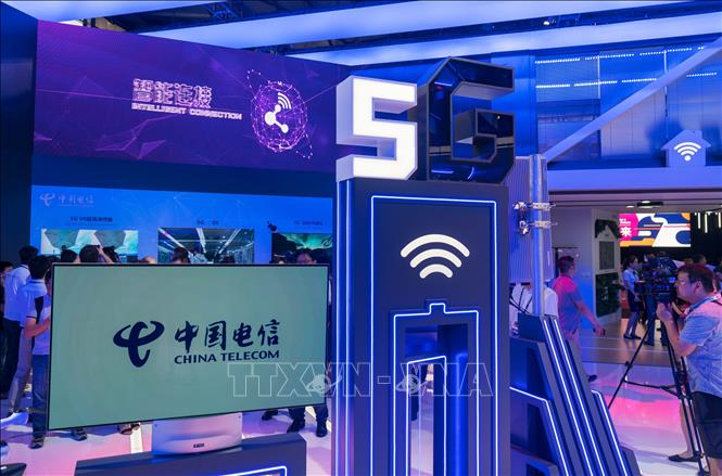 Trong ảnh (tư liệu): Công nghệ 5G của China Telecom được giới thiệu tại triển lãm thế giới di động ở Thượng Hải, Trung Quốc ngày 27/5. Ảnh: AFP/TTXVN