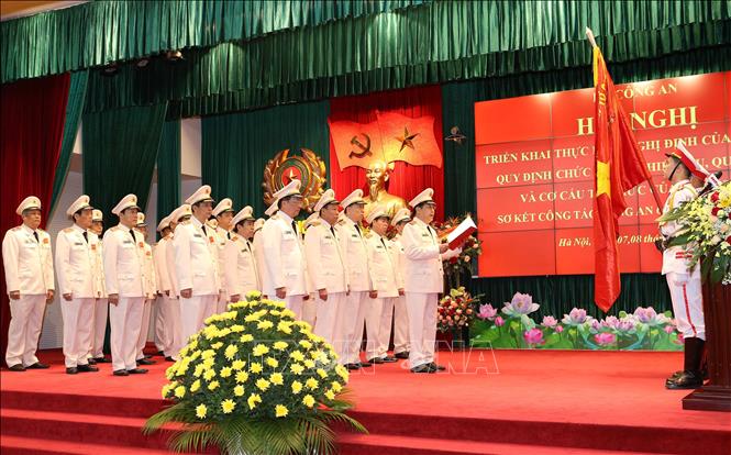 Trong ảnh: Lãnh đạo Bộ Công an làm lễ tuyên thệ trước cờ Tổ quốc. Ảnh: Doãn Tấn  – TTXVN