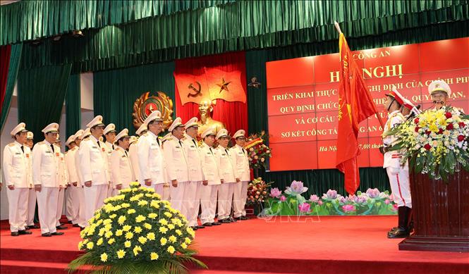 Trong ảnh: Lãnh đạo Bộ Công an làm lễ tuyên thệ trước cờ Tổ quốc. Ảnh: Doãn Tấn  – TTXVN