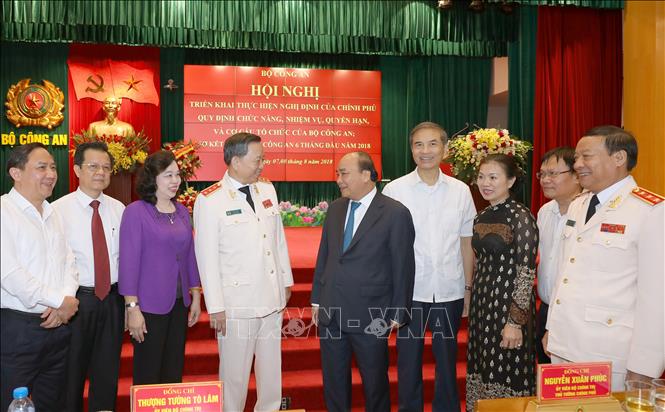 Trong ảnh: Thủ tướng Nguyễn Xuân Phúc với các đại biểu dự hội nghị. Ảnh: Doãn Tấn – TTXVN