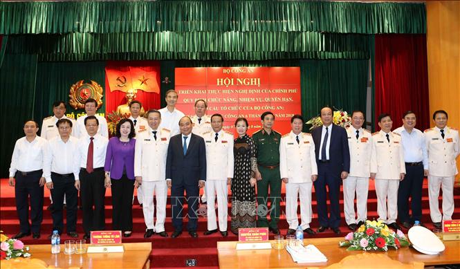 Trong ảnh: Thủ tướng Nguyễn Xuân Phúc với các đại biểu dự hội nghị. Ảnh: Doãn Tấn – TTXVN