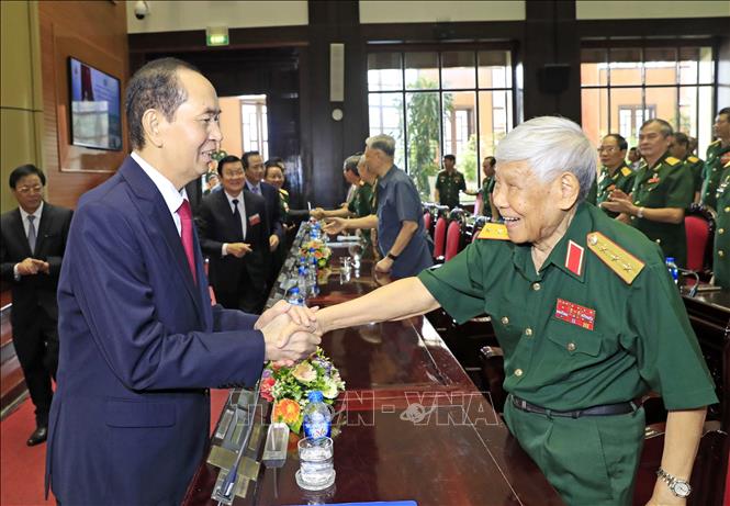 Trong ảnh: Chủ tịch nước Trần Đại Quang với nguyên Tổng Bí thư Lê Khả Phiêu tại Đại hội. Ảnh: Nhan Sáng-TTXVN