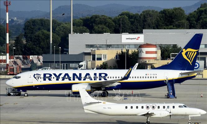 Trong ảnh: Máy bay của Hãng hàng không Ireland Ryanair tại sân bay ở Valencia, Tây Ban Nha ngày 25/7. Ảnh: AFP/ TTXVN