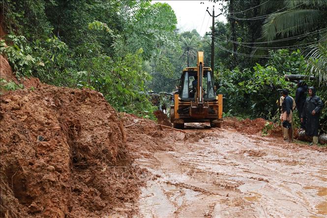 Trong ảnh: Lực lượng cứu hộ được triển khai tại khu vực sạt lở đất ở bang Kerala, Ấn Độ ngày 9/8. Ảnh: AFP/TTXVN