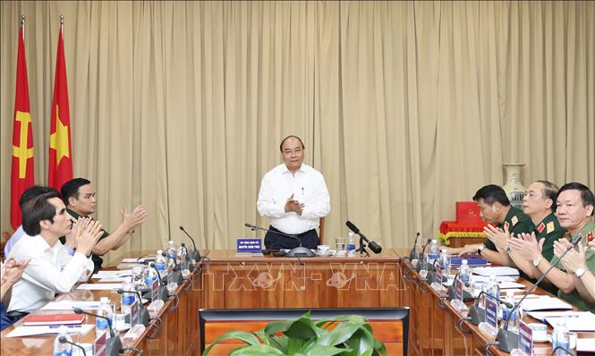 Trong ảnh: Thủ tướng Nguyễn Xuân Phúc phát biểu tại buổi làm việc với Ban quản lý Lăng Chủ tịch Hồ Chí Minh. 