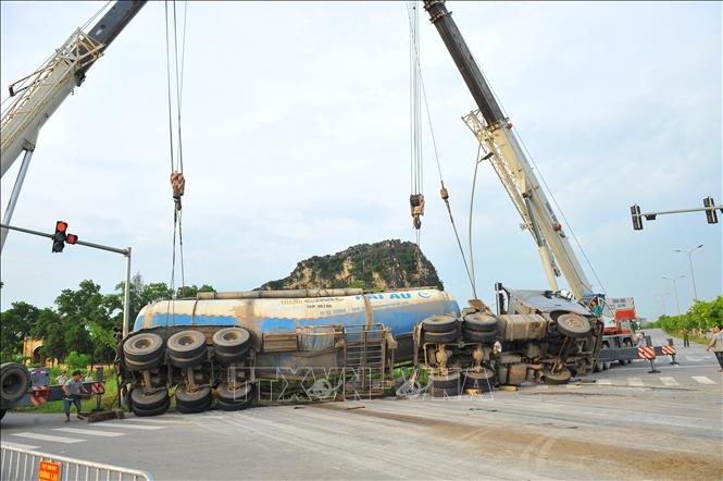 Trong ảnh: Hiện trường vụ tai nạn.Ảnh: Minh Đức - TTXVN