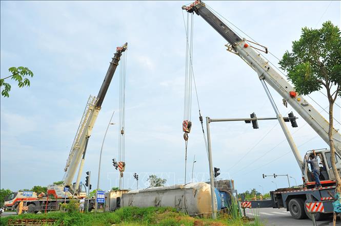 Trong ảnh: Hiện trường vụ tai nạn.Ảnh: Minh Đức - TTXVN