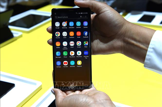 Trong ảnh: Điện thoại Galaxy Note 9 của Samsung được giới thiệu tại New York, Mỹ ngày 9/8. Ảnh: AFP/ TTXVN