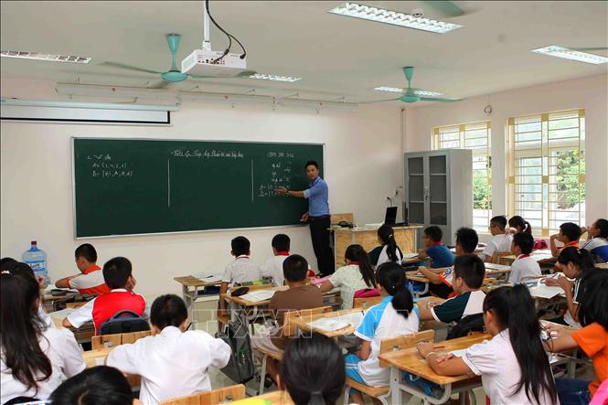 Trong ảnh: Trường THCS Cầu Diễn, quận Nam Từ Liêm (Hà Nội) được đầu tư xây mới đồng bộ cùng trang thiết bị giảng dạy hiện đại với mức đầu tư 76 tỷ đồng, đưa vào sử dụng trong năm học mới 2018 – 2019. Ảnh: Thanh Tùng-TTXVN