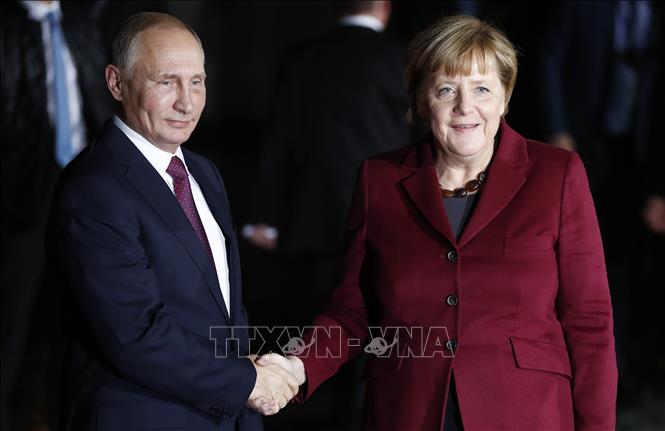Trong ảnh (tư liệu): Thủ tướng Đức Angela Merkel (phải) và Tổng thống Nga Vladimir Putin trong cuộc gặp tại Berlin, Đức ngày 19/10/2016. Ảnh: AFP/ TTXVN