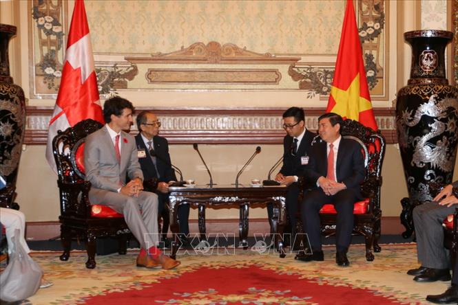 Trong ảnh: Chủ tịch UBND Thành phố Hồ Chí Minh Nguyễn Thành Phong tiếp Thủ tướng Canada Justin Trudeau đang thăm và làm việc tại Việt Nam, chiều 9/11/2017, tại thành phố Hồ Chí Minh. Ảnh: Thanh Vũ - TTXVN