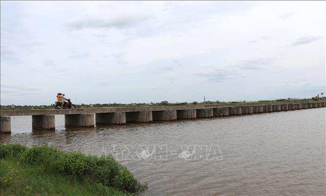 Trong ảnh: Tràn xả lũ ra sông Thạch Hãn, đoạn qua huyện Gio Linh. Ảnh: Nguyên Lý-TTXVN